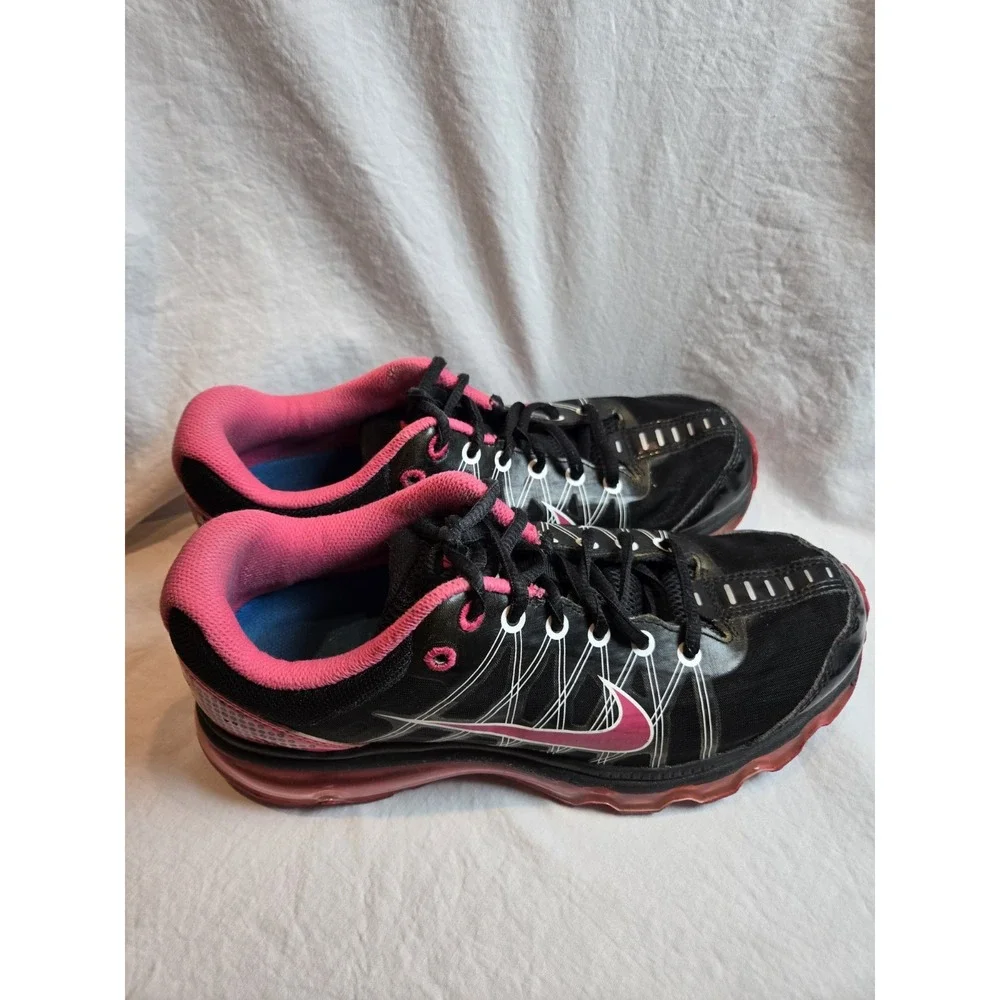 Nike‎ Airmax Womens Size 7 Black with Pink Trim Athletic Shoes
